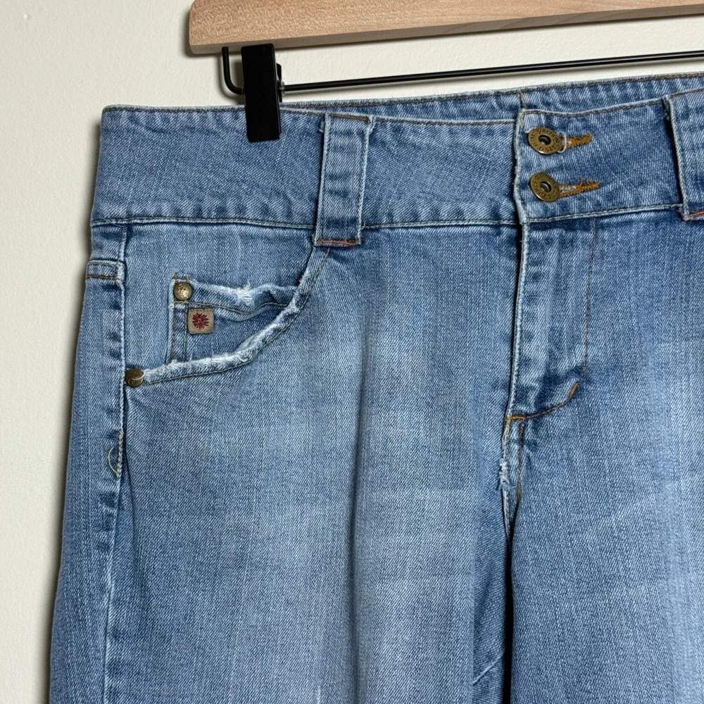 Paris Blues VTG Womens Distressed Denim Bermuda Shorts 13 Medium‎ Wash Blue Y2K